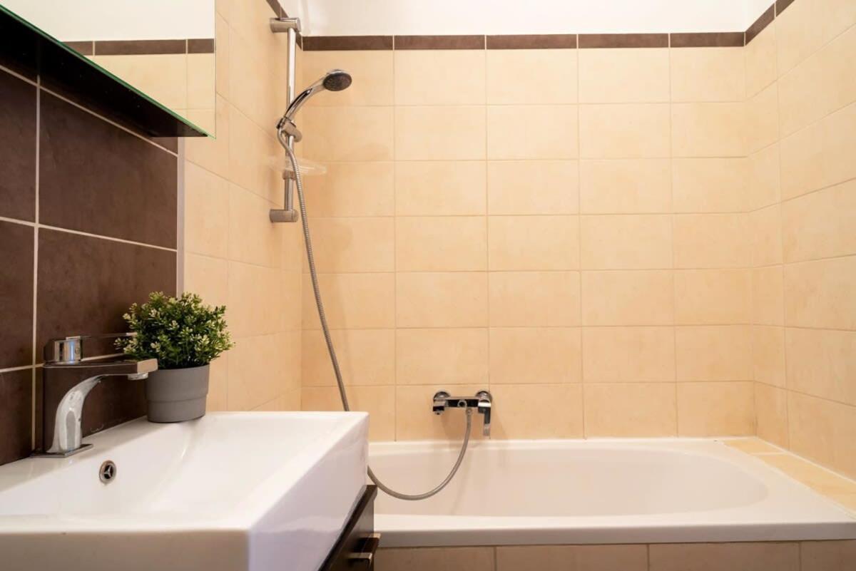 Lovely Downtown Apartment Close To The Basilica Budapest Kültér fotó