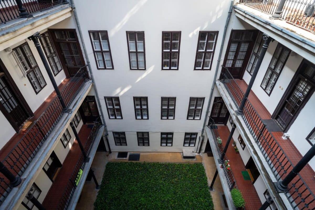 Lovely Downtown Apartment Close To The Basilica Budapest Kültér fotó